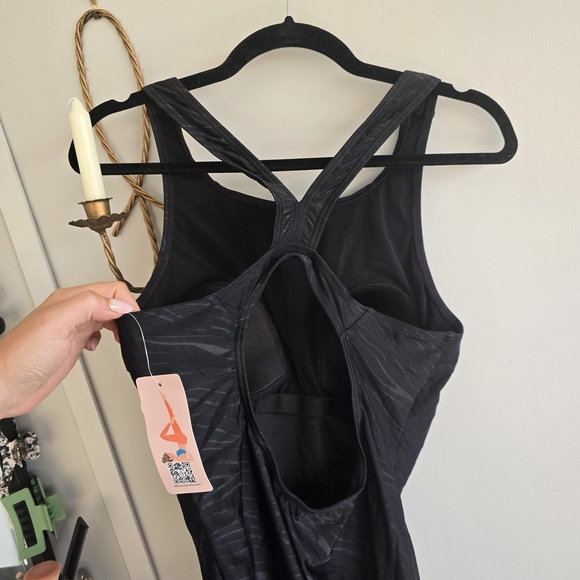Elegant Black Women's Swimsuit - Picture 4 of 8